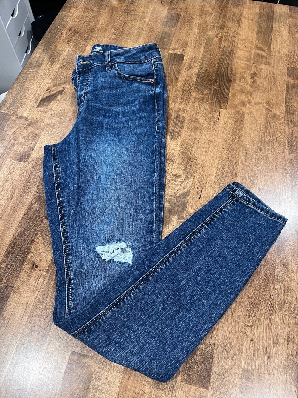 Old Navy High Rise Skinny Jeans Torn Knee